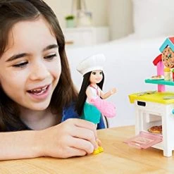 Mattel Barbie Chelsea Can Be Pizza Chef Playset With Brunette Chelsea Doll (6-In/15.24-cm), Pizza Oven, 2 Spice Shakers, Pizza Pan & More, Great Gift For Ages 3 Years Old & Up