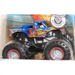 Monster Jam Stone Crusher 2020 Spin Master 1:64 Diecast Monster Truck With Wristband: Arena Favorites